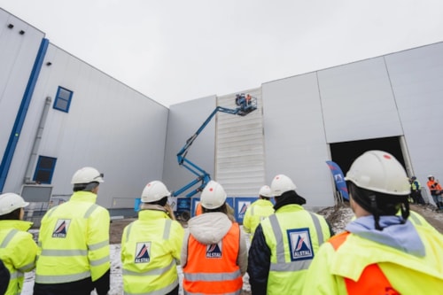 Na terenie rozbudowy zakładu CANPACK w Bydgoszczy zakończono etap konstrukcyjny nowej hali produkcyjno-magazynowej