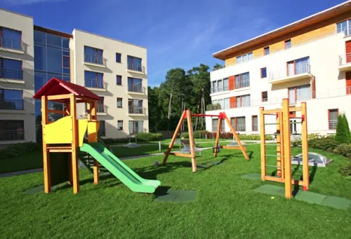 Zdjęcie z artykułu Wiosenne przeglądy placów zabaw – obowiązki zarządców w praktyce