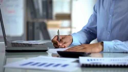 Zdjęcie z artykułu Jak i kiedy zgłosić dłużnika do windykacji?