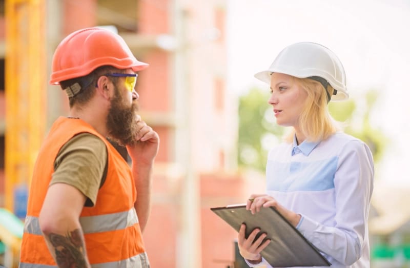 pracownicy budowlani