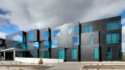 Zdjęcie z artykułu Szkło samoczyszczące w zrównoważonym budownictwie