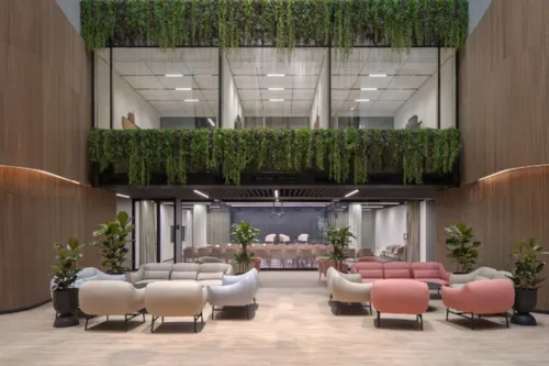 Zdjęcie z artykułu Projektowanie biofilne biur – jak wprowadzić naturę do przestrzeni pracy