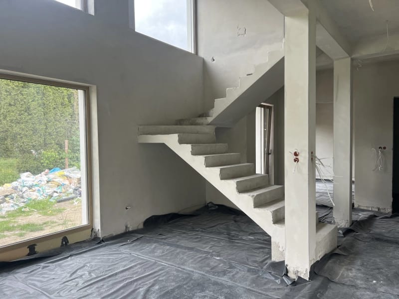 Schody żelbetowe wylewane na budowie to wciąż bardzo popularne rozwiązanie 